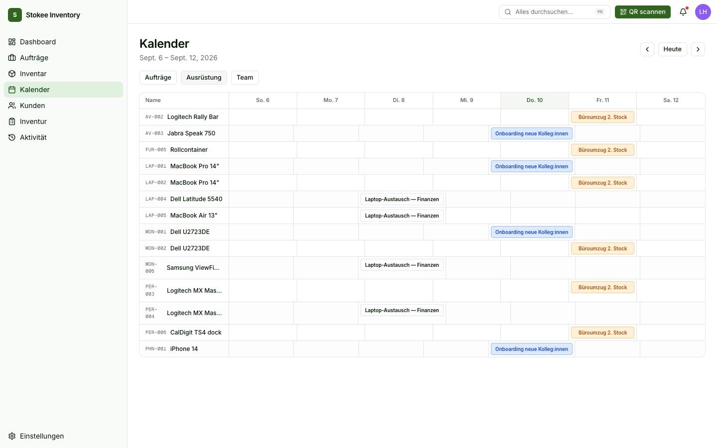 Stokee-Inventory-Kalender in der Equipment-Ansicht: eine Zeile pro Asset über eine Woche, mit Buchungen wie „Büroumzug 2. Stock